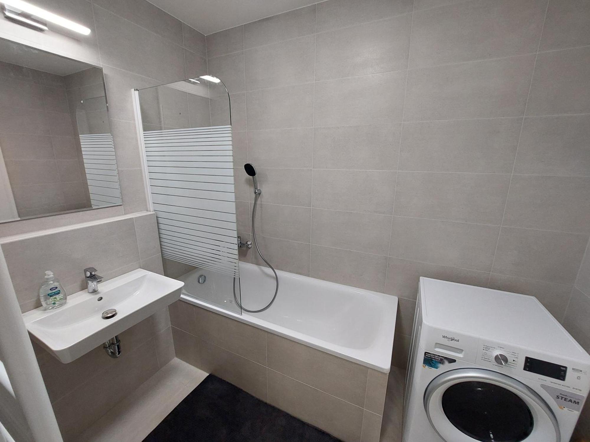 Tusarova Comfort Apartment, Center, Parking! Prague