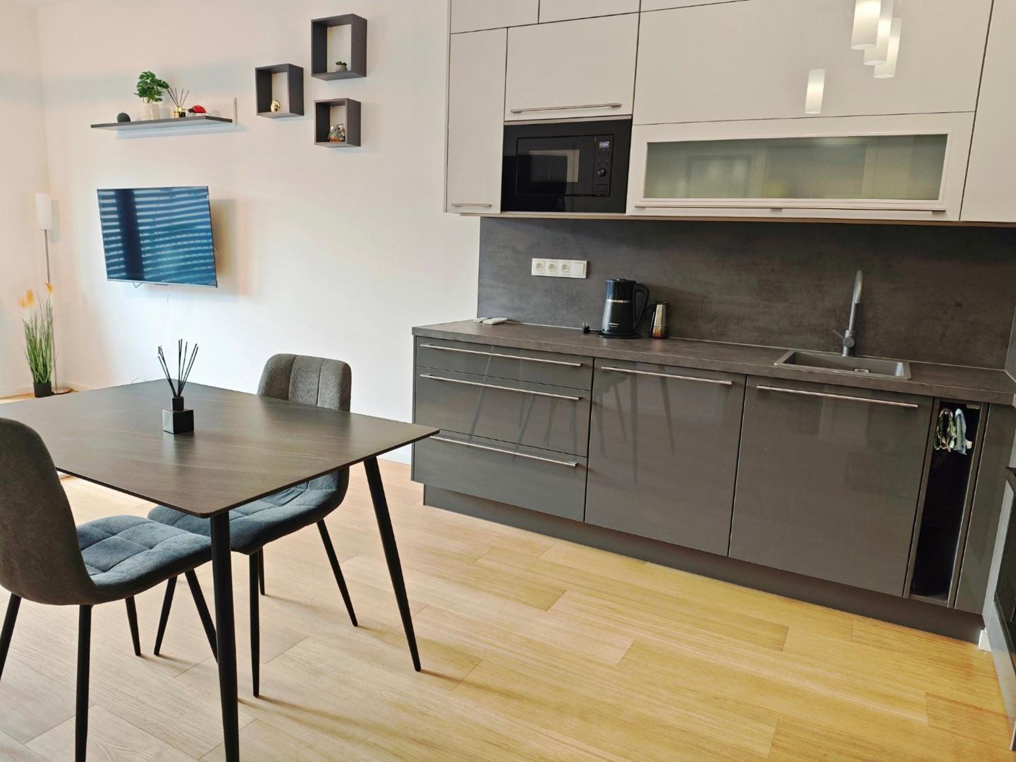 Tusarova Comfort Apartment, Center, Parking!